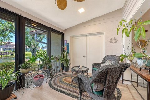 Condo in Sarasota, Florida, 2 bedrooms  № 2213001 - photo 15