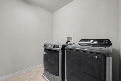 House in Riverview, Florida 5 bedrooms, 306.21 sq.m. № 2203741 - photo 28