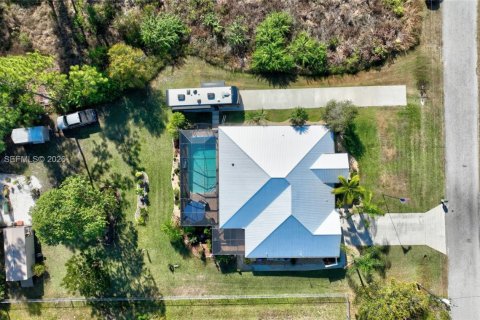 Casa en venta en Lehigh Acres, Florida, 4 dormitorios, 206.06 m2 № 1999484 - foto 4