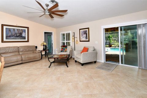 Casa en venta en Lehigh Acres, Florida, 4 dormitorios, 206.06 m2 № 1999484 - foto 22