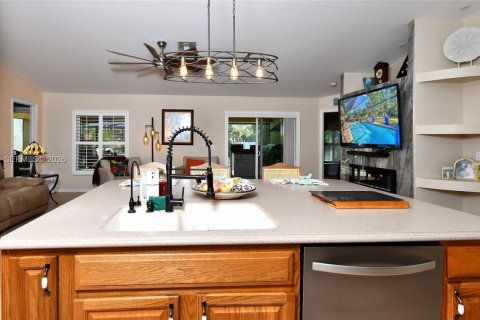Casa en venta en Lehigh Acres, Florida, 4 dormitorios, 206.06 m2 № 1999484 - foto 13