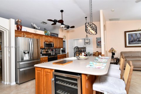 Casa en venta en Lehigh Acres, Florida, 4 dormitorios, 206.06 m2 № 1999484 - foto 11