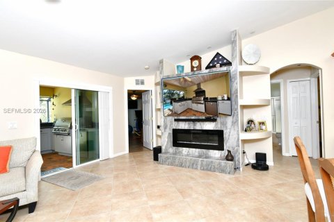 Casa en venta en Lehigh Acres, Florida, 4 dormitorios, 206.06 m2 № 1999484 - foto 21