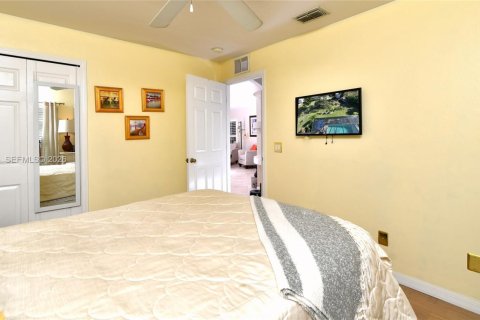 Casa en venta en Lehigh Acres, Florida, 4 dormitorios, 206.06 m2 № 1999484 - foto 15