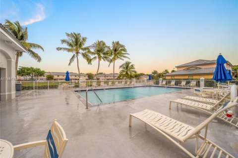 Adosado en venta en Miami, Florida, 2 dormitorios, 88.26 m2 № 2000896 - foto 27