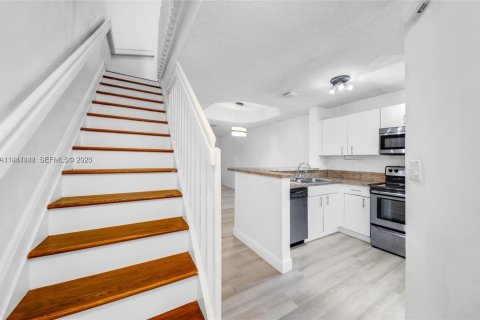 Adosado en venta en Miami, Florida, 2 dormitorios, 88.26 m2 № 2000896 - foto 5