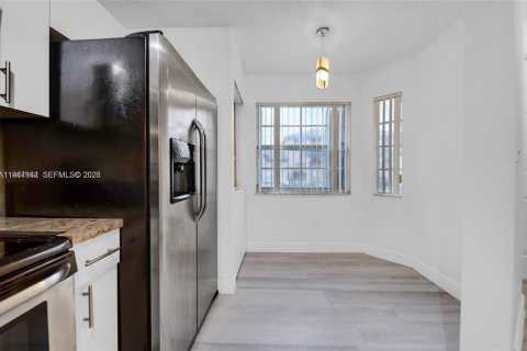 Adosado en venta en Miami, Florida, 2 dormitorios, 88.26 m2 № 2000896 - foto 8