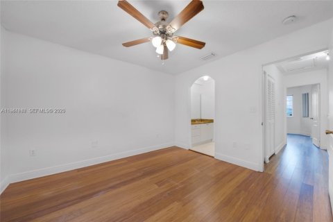 Adosado en venta en Miami, Florida, 2 dormitorios, 88.26 m2 № 2000896 - foto 20