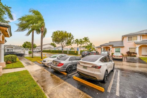Adosado en venta en Miami, Florida, 2 dormitorios, 88.26 m2 № 2000896 - foto 3