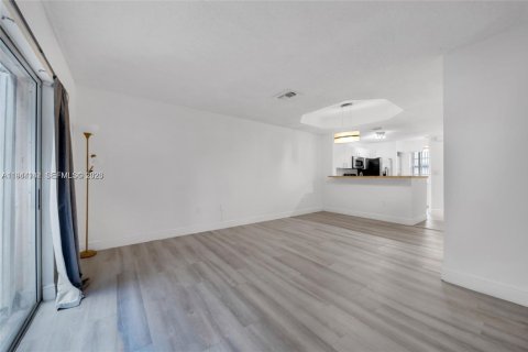 Adosado en venta en Miami, Florida, 2 dormitorios, 88.26 m2 № 2000896 - foto 15