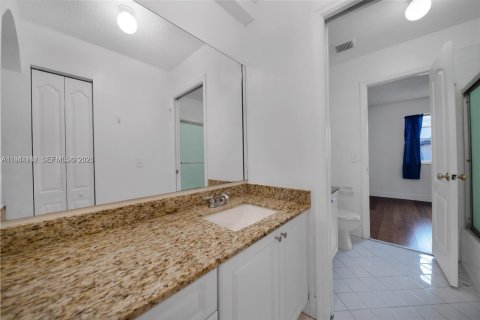 Adosado en venta en Miami, Florida, 2 dormitorios, 88.26 m2 № 2000896 - foto 21