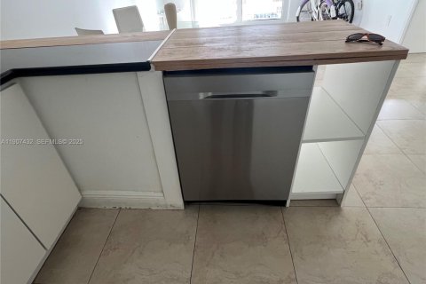 Condominio en alquiler en Miami Beach, Florida, 1 dormitorio, 61.22 m2 № 1984507 - foto 11