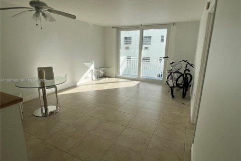 Condominio en alquiler en Miami Beach, Florida, 1 dormitorio, 61.22 m2 № 1984507 - foto 12
