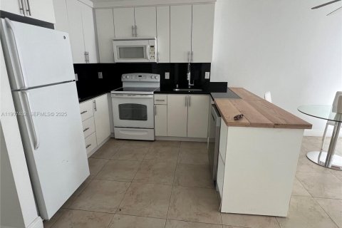 Condominio en alquiler en Miami Beach, Florida, 1 dormitorio, 61.22 m2 № 1984507 - foto 10