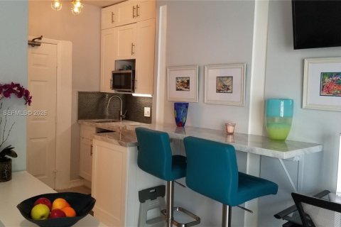 Estudio en el Condominio en Miami Beach, Florida  № 2031736