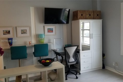 Condo in Miami Beach, Florida  № 2031736 - photo 9