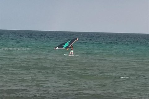 Condo in Miami Beach, Florida  № 2031736 - photo 7