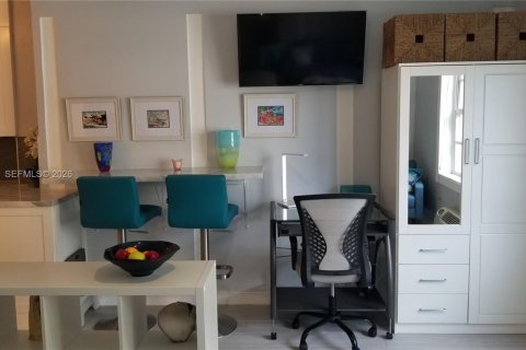 Condo in Miami Beach, Florida  № 2031736 - photo 24