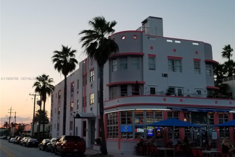 Condo in Miami Beach, Florida  № 2031736 - photo 3