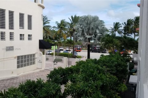 Condo in Miami Beach, Florida  № 2031736 - photo 12