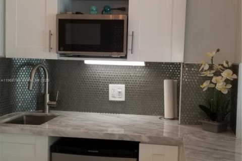 Condo in Miami Beach, Florida  № 2031736 - photo 23