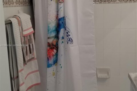 Condo in Miami Beach, Florida  № 2031736 - photo 15