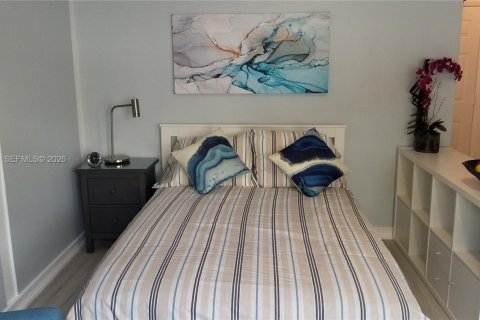 Condo in Miami Beach, Florida  № 2031736 - photo 19