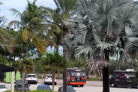 Condo in Miami Beach, Florida  № 2031736 - photo 14