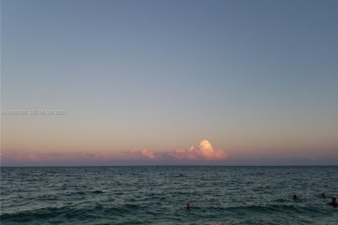 Condo in Miami Beach, Florida  № 2031736 - photo 27