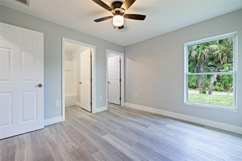 House in Port Charlotte, Florida 3 bedrooms, 103.68 sq.m. № 1822910 - photo 15