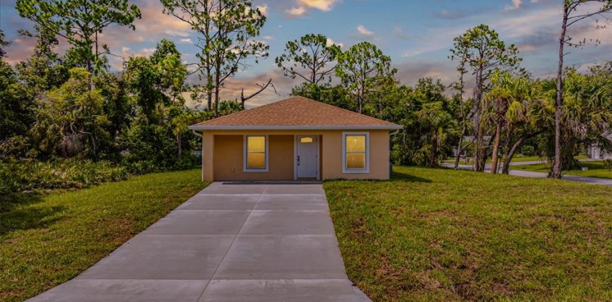 House in Port Charlotte, Florida 3 bedrooms, 103.68 sq.m. № 1822910