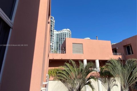 Copropriété à vendre à Miami, Floride: 1 chambre, 64.2 m2 № 1979469 - photo 1