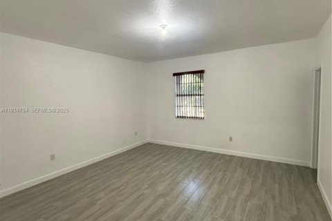 Townhouse in Miami, Florida 4 bedrooms, 214.79 sq.m. № 1994282 - photo 18