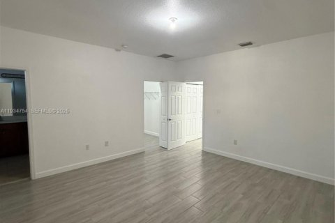 Townhouse in Miami, Florida 4 bedrooms, 214.79 sq.m. № 1994282 - photo 19