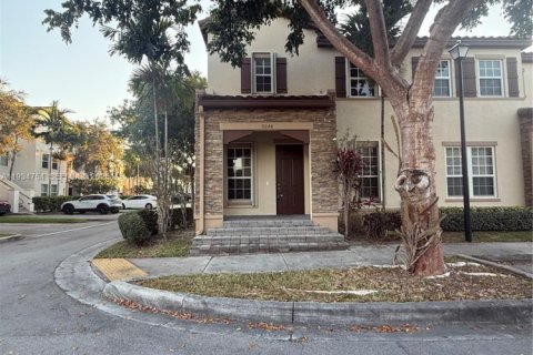 Townhouse in Miami, Florida 4 bedrooms, 214.79 sq.m. № 1994282 - photo 2