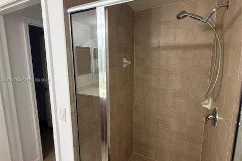 Townhouse in Miami, Florida 4 bedrooms, 214.79 sq.m. № 1994282 - photo 10