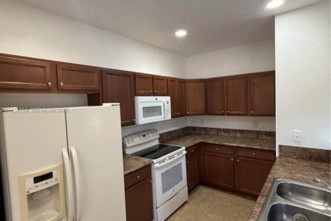 Townhouse in Miami, Florida 4 bedrooms, 214.79 sq.m. № 1994282 - photo 14