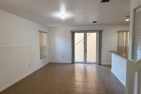 Townhouse in Miami, Florida 4 bedrooms, 214.79 sq.m. № 1994282 - photo 11