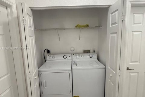 Townhouse in Miami, Florida 4 bedrooms, 214.79 sq.m. № 1994282 - photo 17