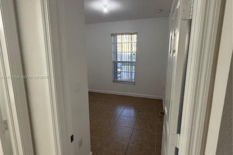 Townhouse in Miami, Florida 4 bedrooms, 214.79 sq.m. № 1994282 - photo 7