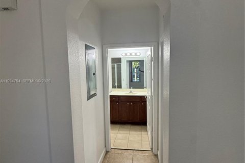 Townhouse in Miami, Florida 4 bedrooms, 214.79 sq.m. № 1994282 - photo 6