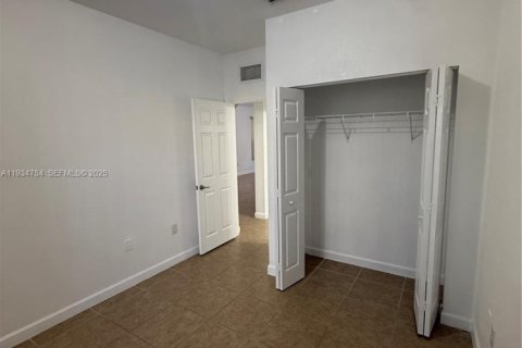 Townhouse in Miami, Florida 4 bedrooms, 214.79 sq.m. № 1994282 - photo 8