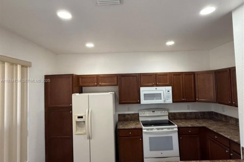 Townhouse in Miami, Florida 4 bedrooms, 214.79 sq.m. № 1994282 - photo 13