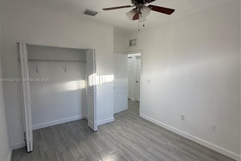 Townhouse in Miami, Florida 4 bedrooms, 214.79 sq.m. № 1994282 - photo 27