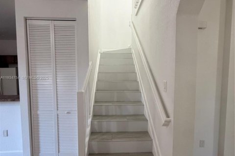 Townhouse in Miami, Florida 4 bedrooms, 214.79 sq.m. № 1994282 - photo 15