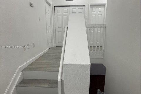 Townhouse in Miami, Florida 4 bedrooms, 214.79 sq.m. № 1994282 - photo 16