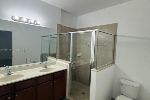 Townhouse in Miami, Florida 4 bedrooms, 214.79 sq.m. № 1994282 - photo 21