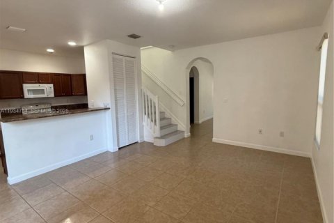 Townhouse in Miami, Florida 4 bedrooms, 214.79 sq.m. № 1994282 - photo 12