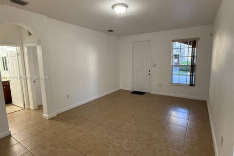 Townhouse in Miami, Florida 4 bedrooms, 214.79 sq.m. № 1994282 - photo 5