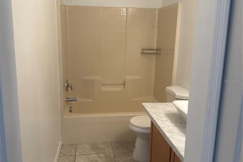 Casa en alquiler en Kissimmee, Florida, 4 dormitorios, 196.3 m2 № 1778561 - foto 25